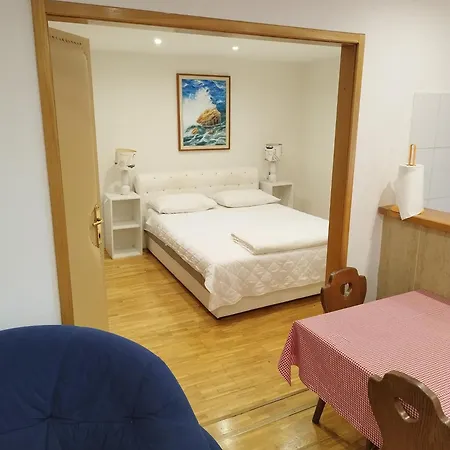 Mira Apartment Cres
