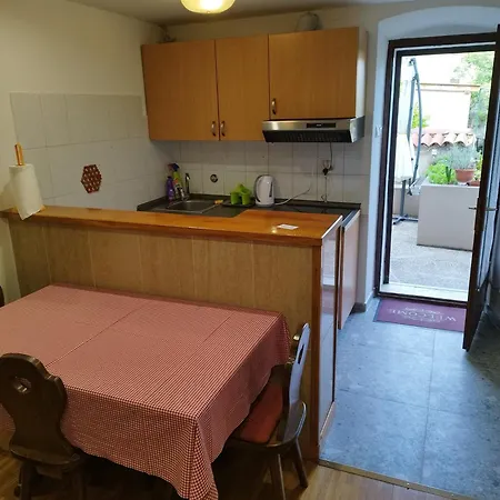 Apartment Mira Cres